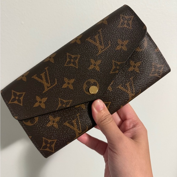 Louis vuitton sarah wallet (Sold) - Picture 2 of 9